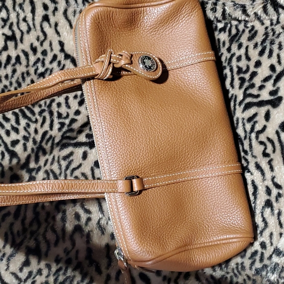 Great condition Dooney Bourke zipped shoulder bag - Picture 1 of 3